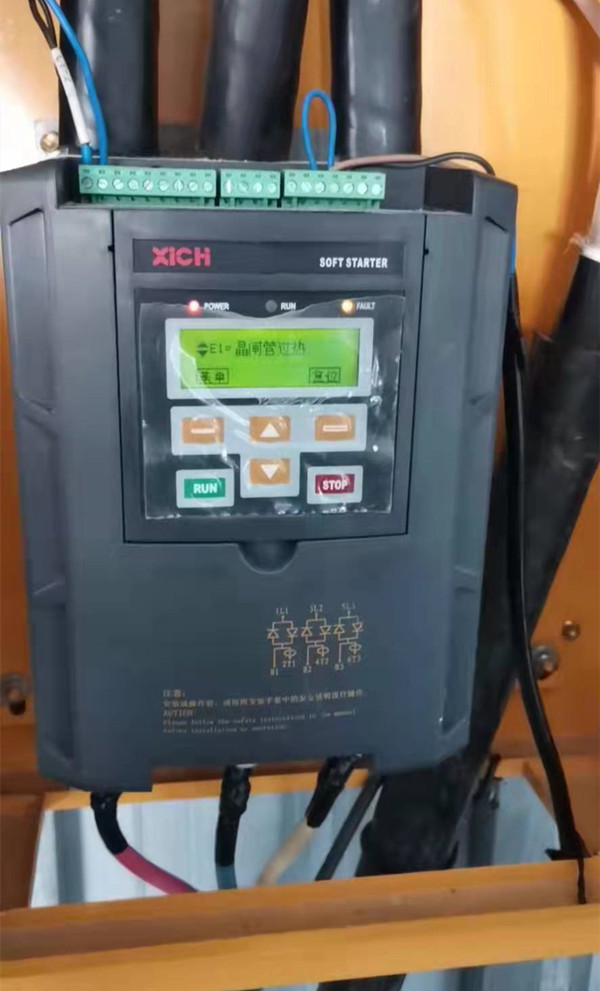 軟啟動器報晶閘管過熱故障